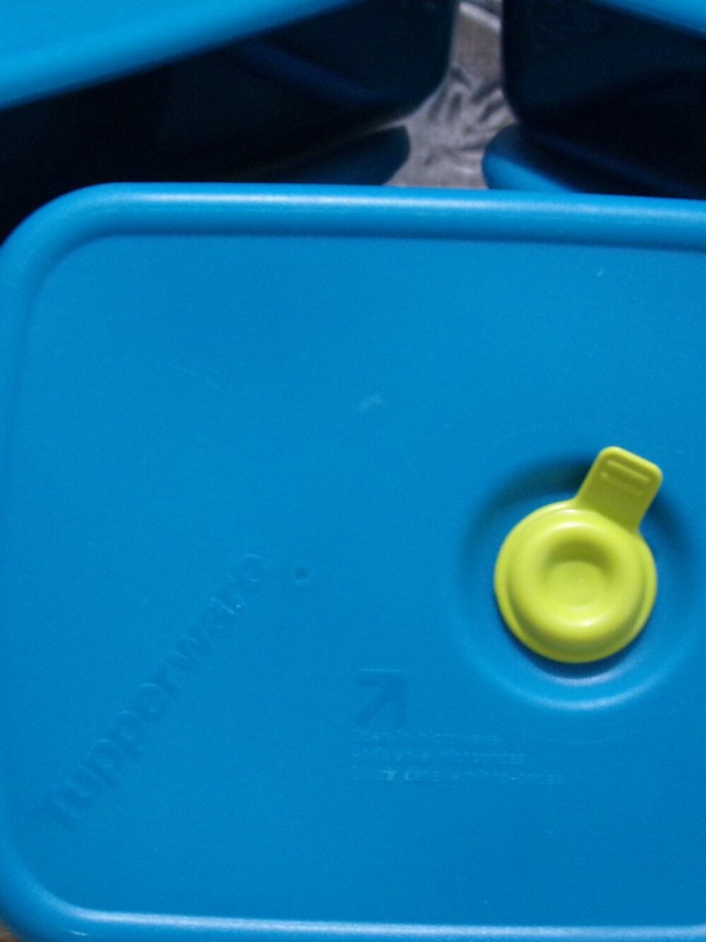 Tupperware Vent 'N Serve microwave safe set - Picture 2 of 4